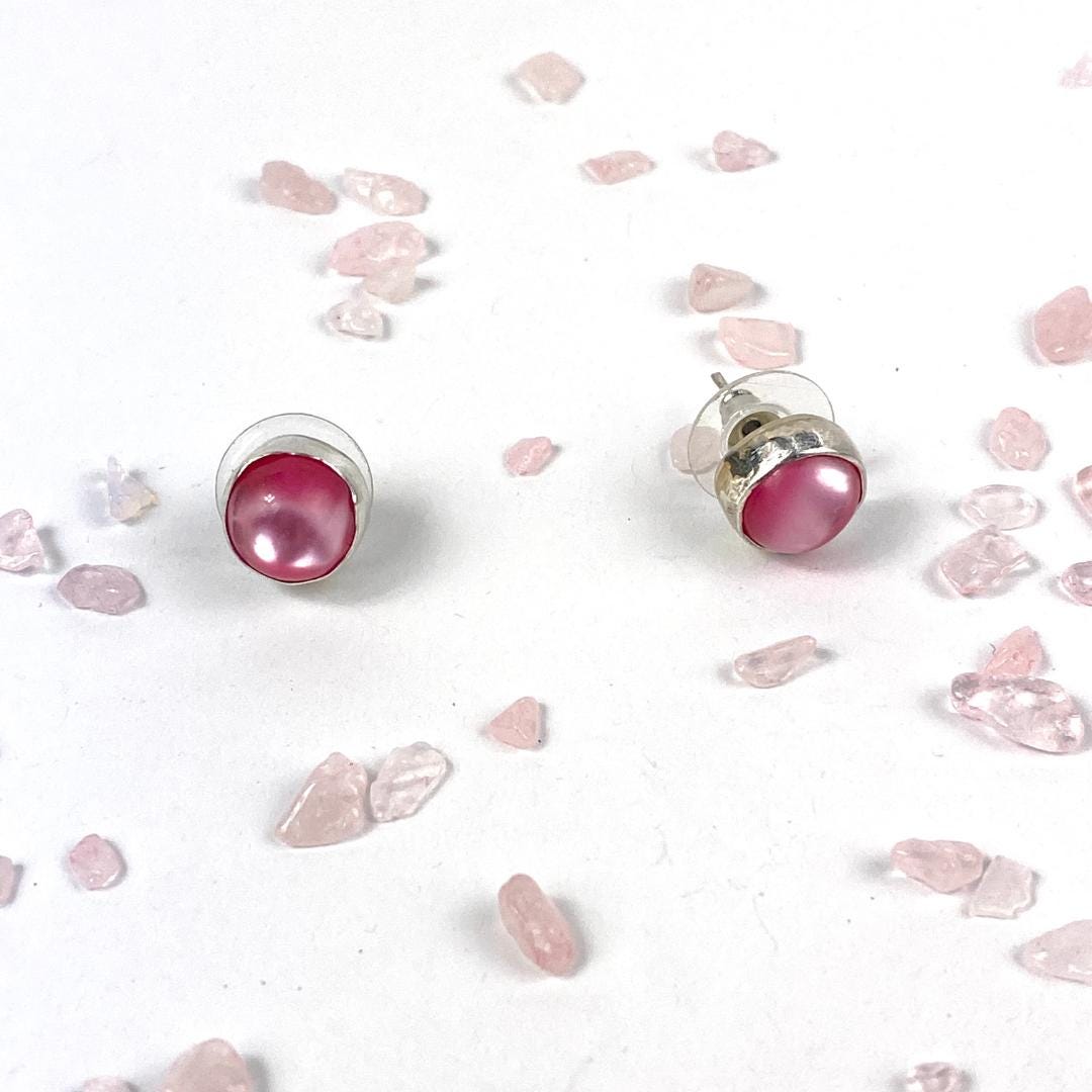 Dark pink resin pearl stud earring