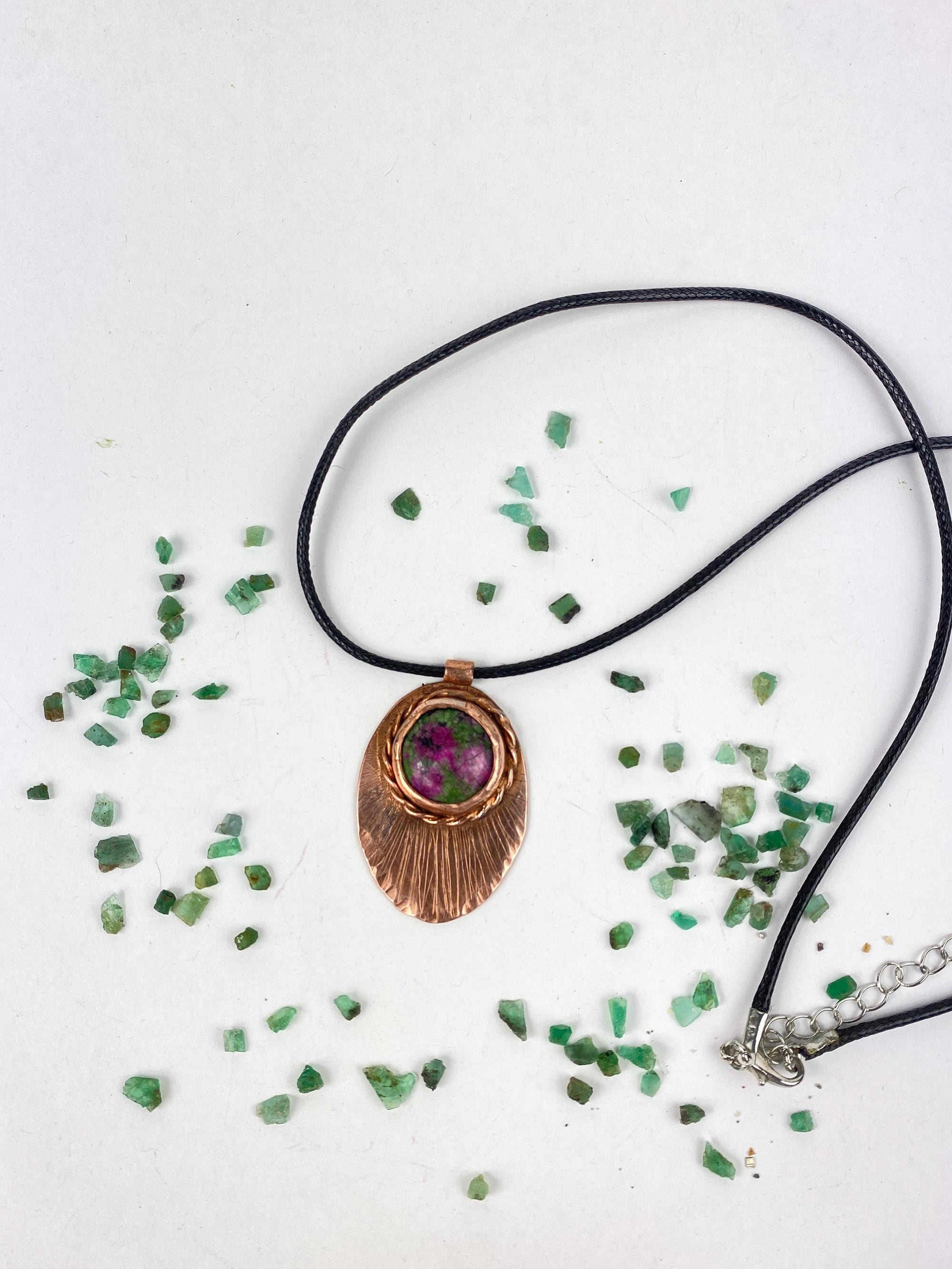 Green Rose Agate Fan Copper Pendant Necklace