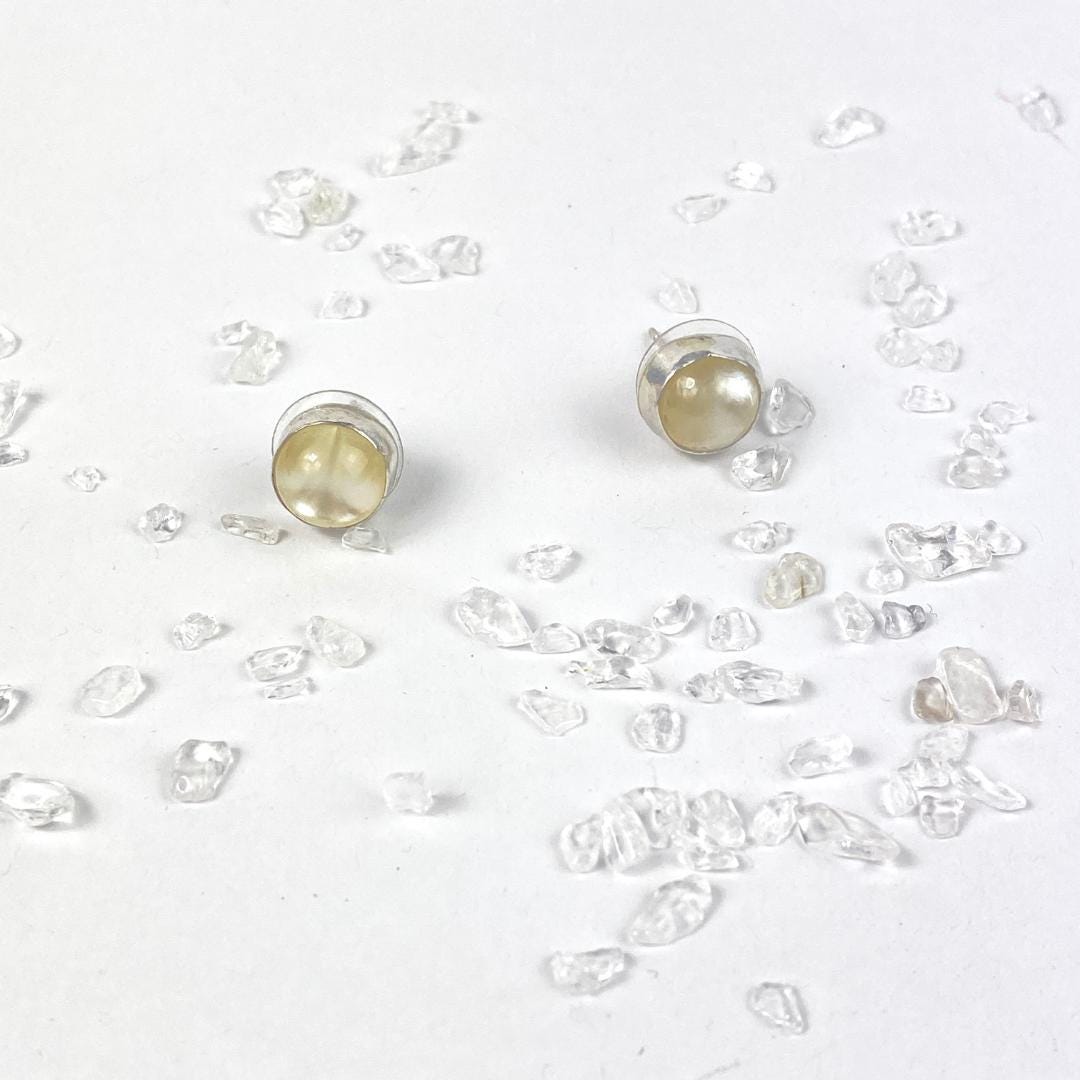 White pearl resin stud earrings - Llandere Jewelry